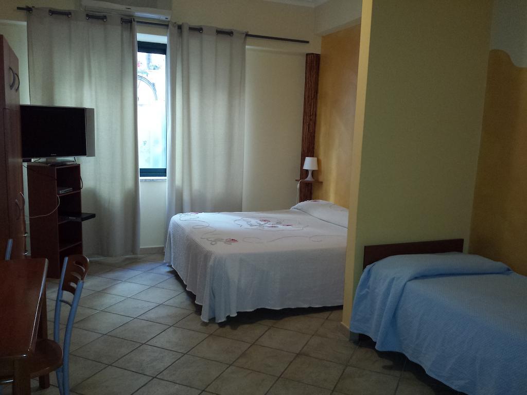 Appartamenti Centrali Giardini Naxos Cameră foto